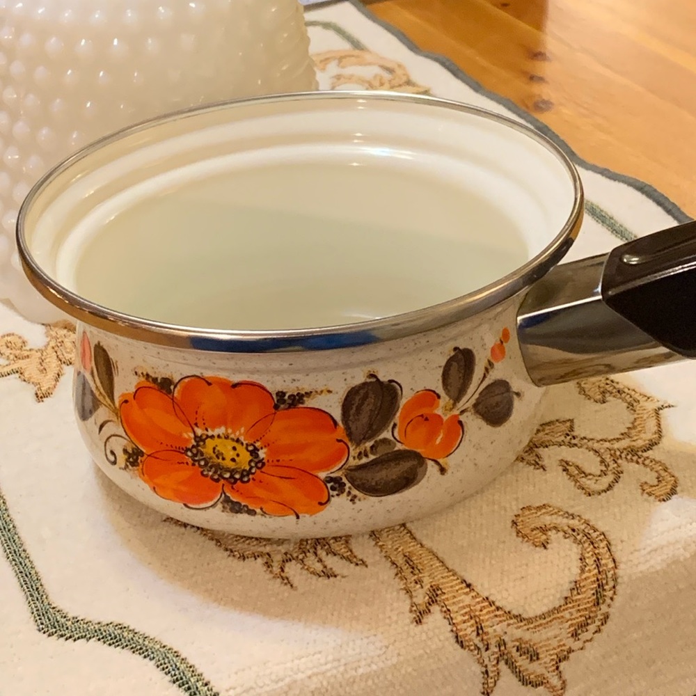 Vintage Sanko small pot EUC